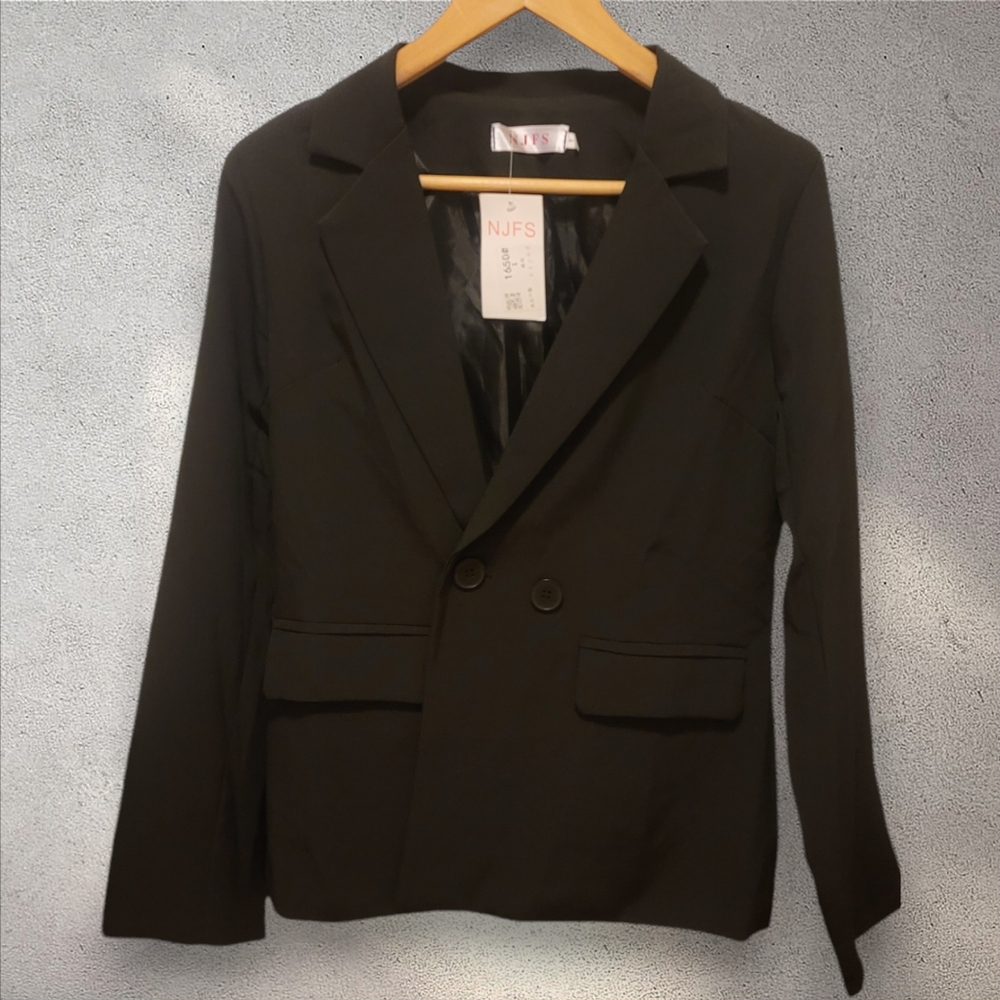 Black Blazer with pockets - New with Tags, Size 1. US XS.